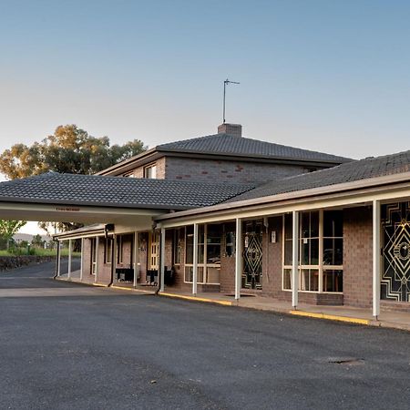 Tumut Valley Motel Pet Friendly Exteriör bild