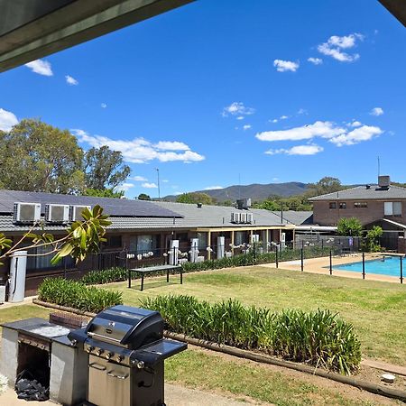 Tumut Valley Motel Pet Friendly Exteriör bild