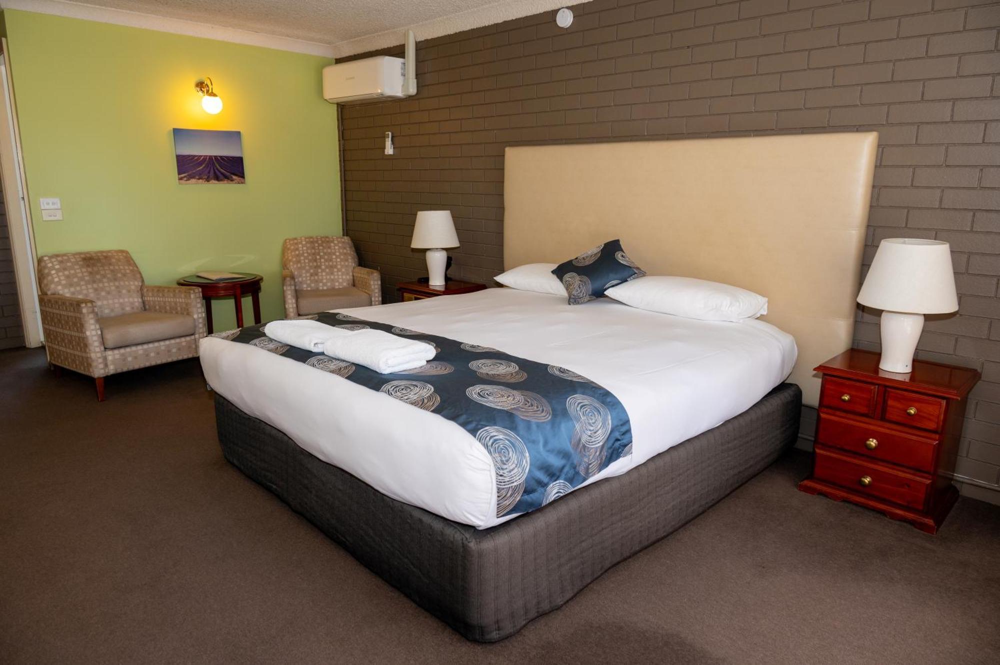 Tumut Valley Motel Pet Friendly Exteriör bild