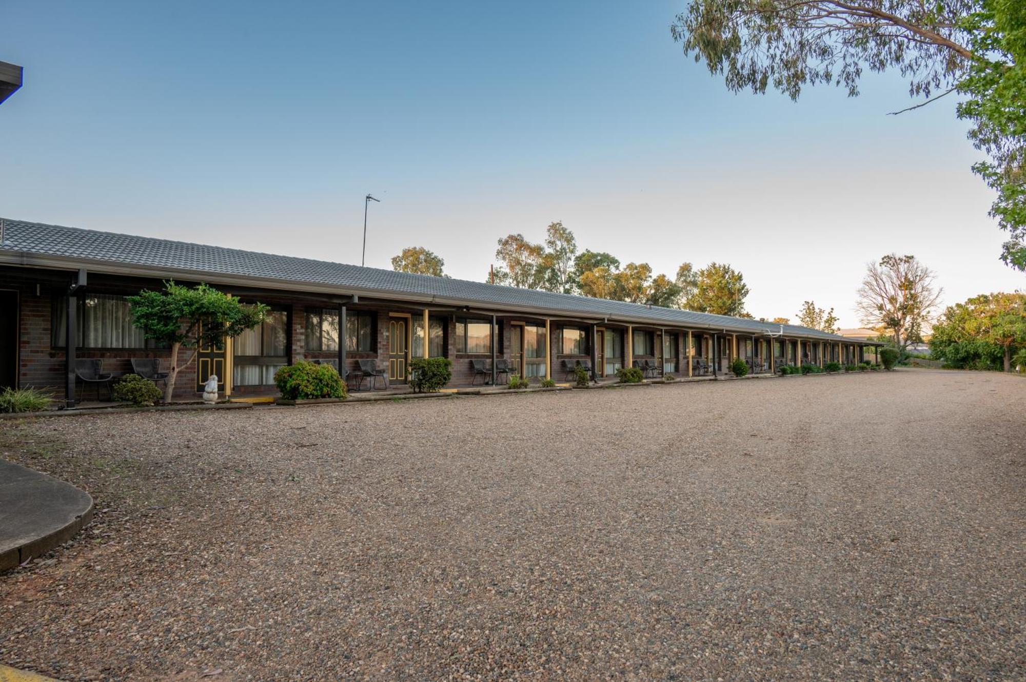 Tumut Valley Motel Pet Friendly Exteriör bild