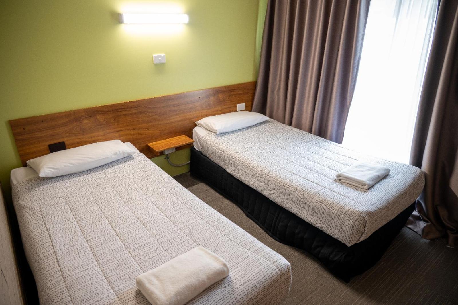 Tumut Valley Motel Pet Friendly Exteriör bild
