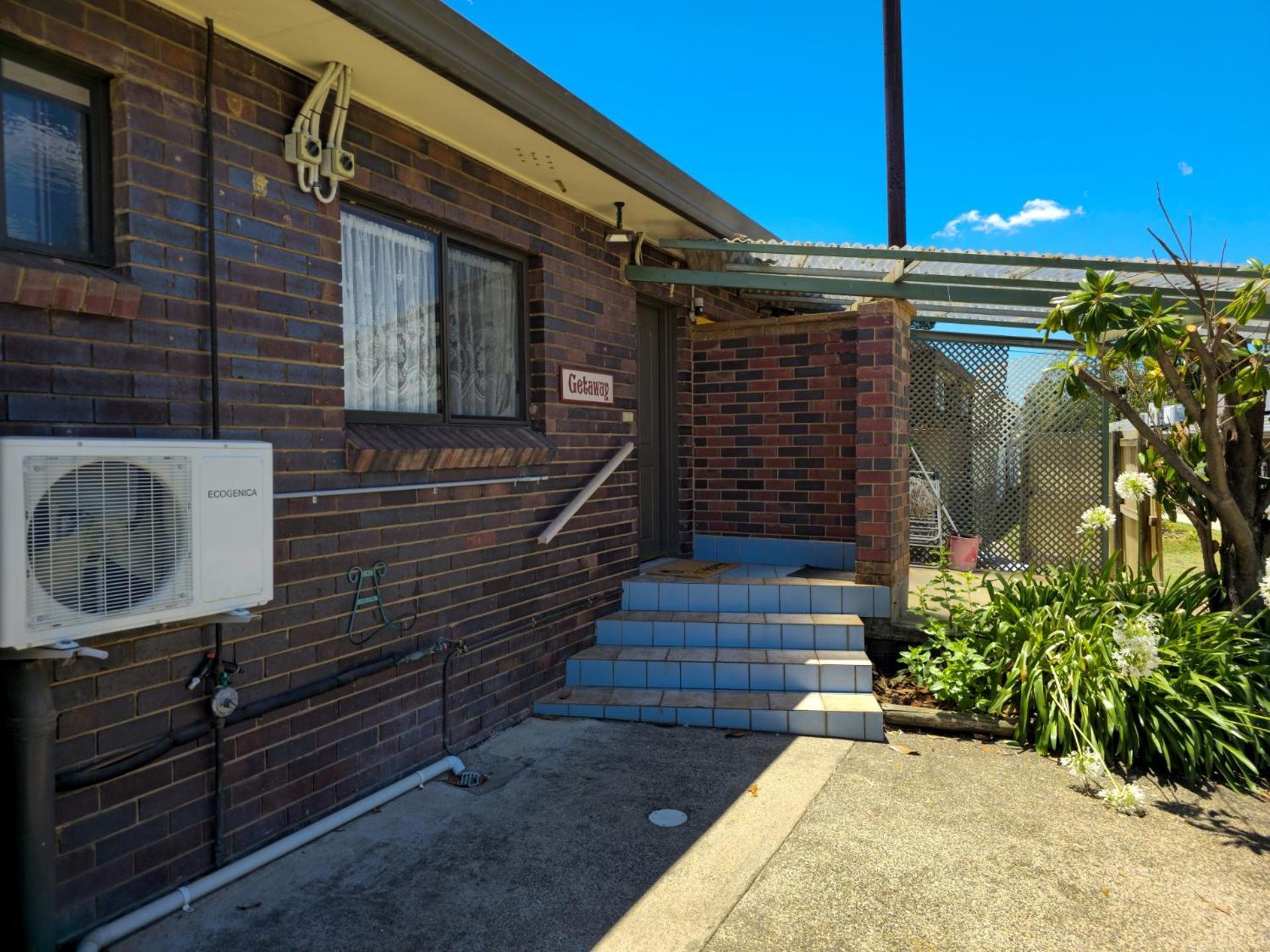 Tumut Valley Motel Pet Friendly Exteriör bild