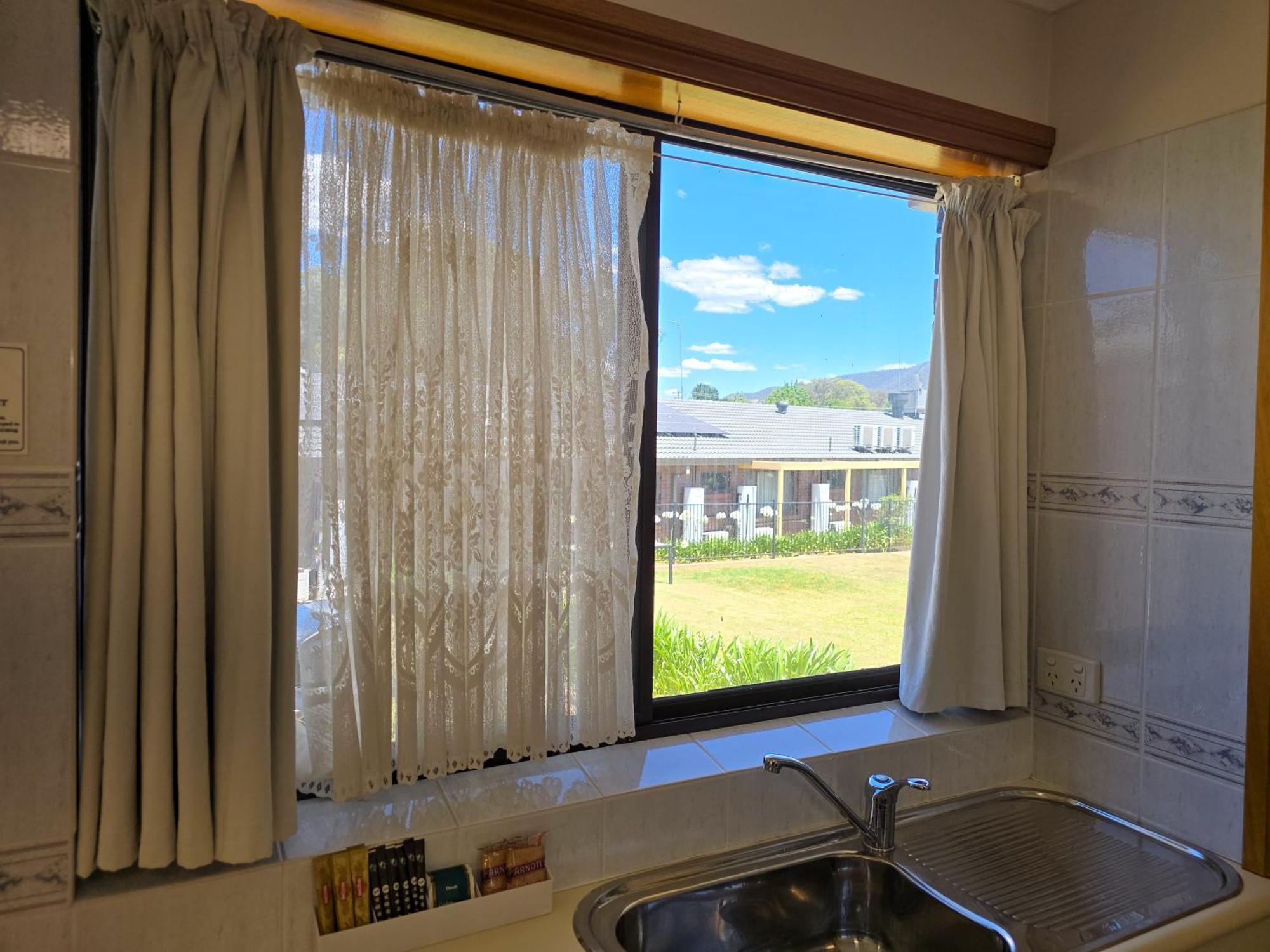 Tumut Valley Motel Pet Friendly Exteriör bild