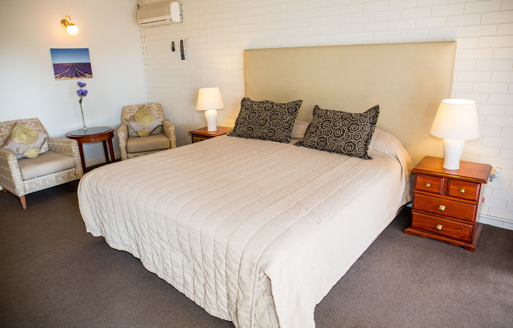Tumut Valley Motel Pet Friendly Exteriör bild