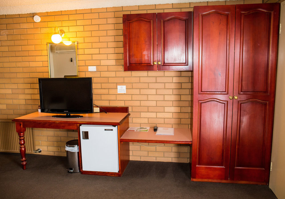 Tumut Valley Motel Pet Friendly Exteriör bild